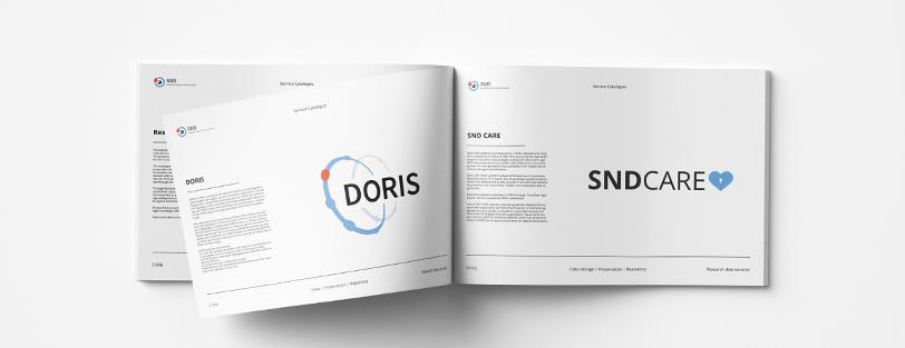Mockup av en A5 broschyr föreställande SND:s tjänstekatalog